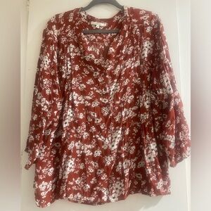 Rust and cream floral print blouse 2X. Fun 2 Fun